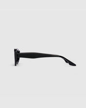 Load image into Gallery viewer, BLUE ELEPHANT Raffia Sunglasses Black
