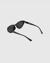 Load image into Gallery viewer, BLUE ELEPHANT Bin Sunglasses Black
