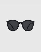 Load image into Gallery viewer, BLUE ELEPHANT Han Sunglasses Black
