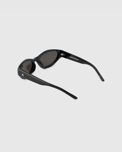 Load image into Gallery viewer, BLUE ELEPHANT Slay Sunglasses Black
