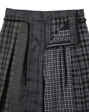 Load image into Gallery viewer, AJOBYAJO Mixed Check Bermuda Shorts Black
