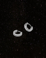 Load image into Gallery viewer, OOO Classic SS Hoop Earrings Matte Silver
