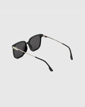 Load image into Gallery viewer, BLUE ELEPHANT Becky Sunglasses Black
