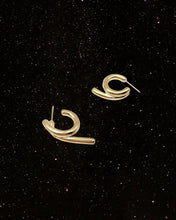Load image into Gallery viewer, OOO Horn Earrings Gold
