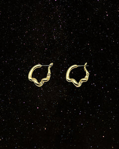 OOO Script Earrings Gold