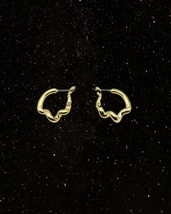 OOO Script Earrings Gold