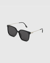 Load image into Gallery viewer, BLUE ELEPHANT Becky Sunglasses Black
