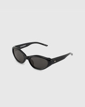 Load image into Gallery viewer, BLUE ELEPHANT Slay Sunglasses Black
