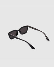 Load image into Gallery viewer, BLUE ELEPHANT Calla-S Sunglasses Black
