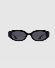 Load image into Gallery viewer, BLUE ELEPHANT Raffia Sunglasses Black
