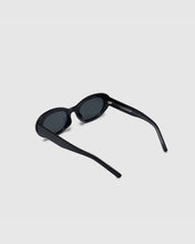 Load image into Gallery viewer, BLUE ELEPHANT Dind Sunglasses Black
