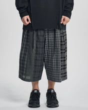Load image into Gallery viewer, AJOBYAJO Mixed Check Bermuda Shorts Black
