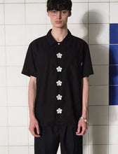 Load image into Gallery viewer, UNALLOYED Button Flower Half Shirt Black
