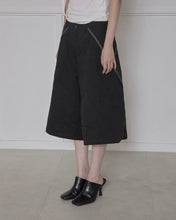 将图片加载到图库查看器，FLARE UP Asymmetrical Bermuda Shorts Black
