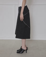 将图片加载到图库查看器，FLARE UP Asymmetrical Bermuda Shorts Black
