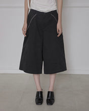 将图片加载到图库查看器，FLARE UP Asymmetrical Bermuda Shorts Black
