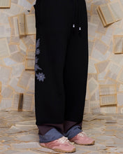 Load image into Gallery viewer, UNALLOYED Layered Hem Sweatpants Black
