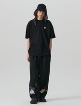 Load image into Gallery viewer, ILP Bonjour Dog Wappen T-Shirt Black
