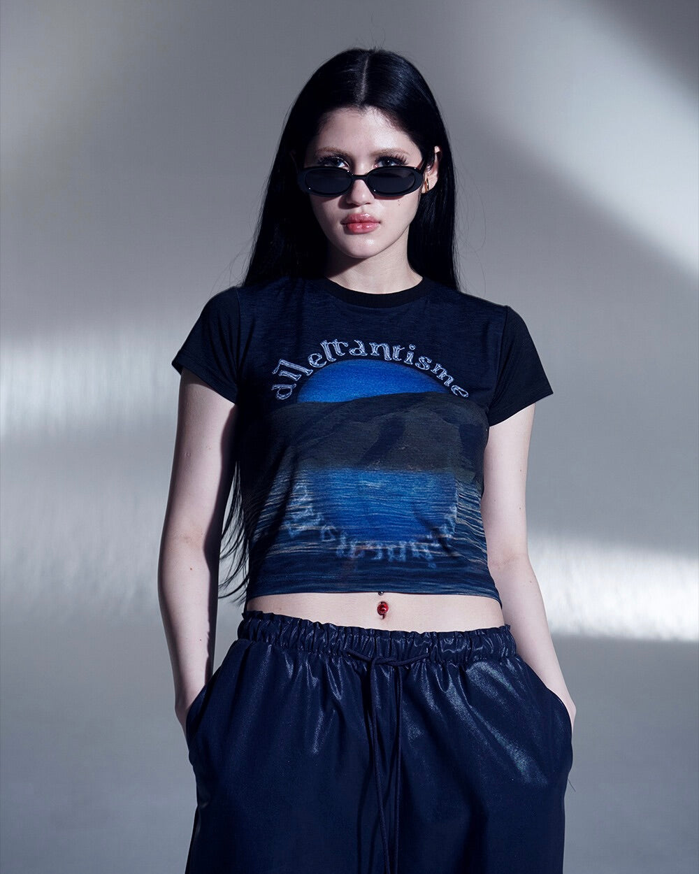 DILETTANTISME Moon Graphic Crop T-Shirt